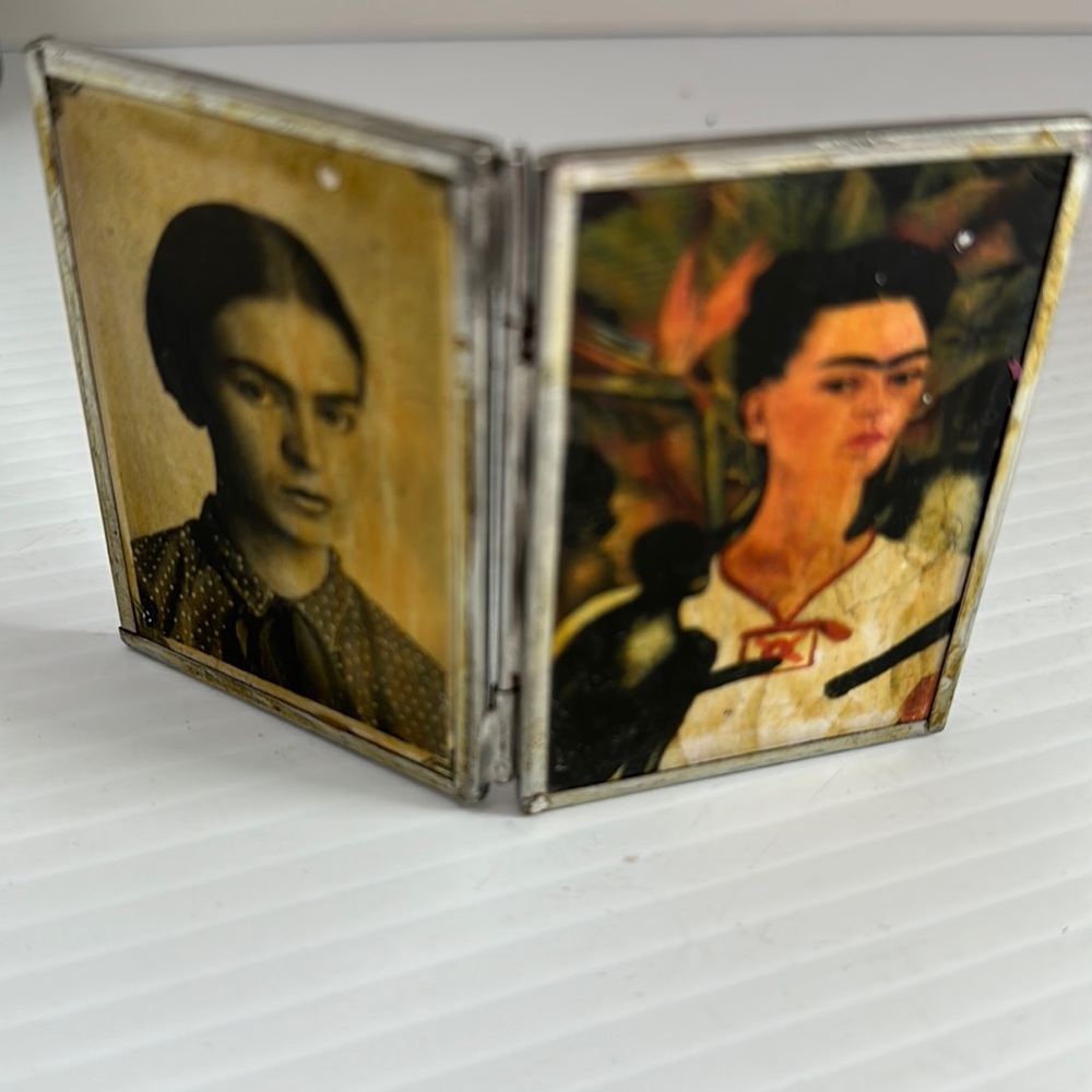 COPY - Frida Khalo mirror small folds up